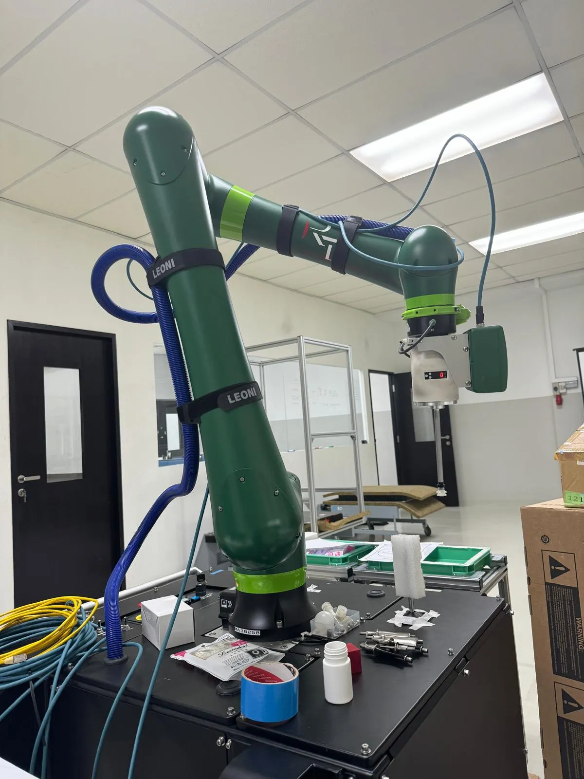 Robotic assembly cell for solar manufacturing