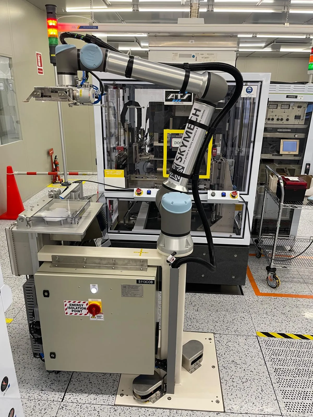 UR Cobot mounted on mobile base for wafer transfer