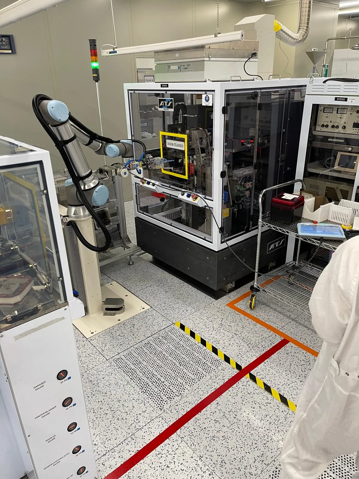 Semiconductor cleanroom environment integration