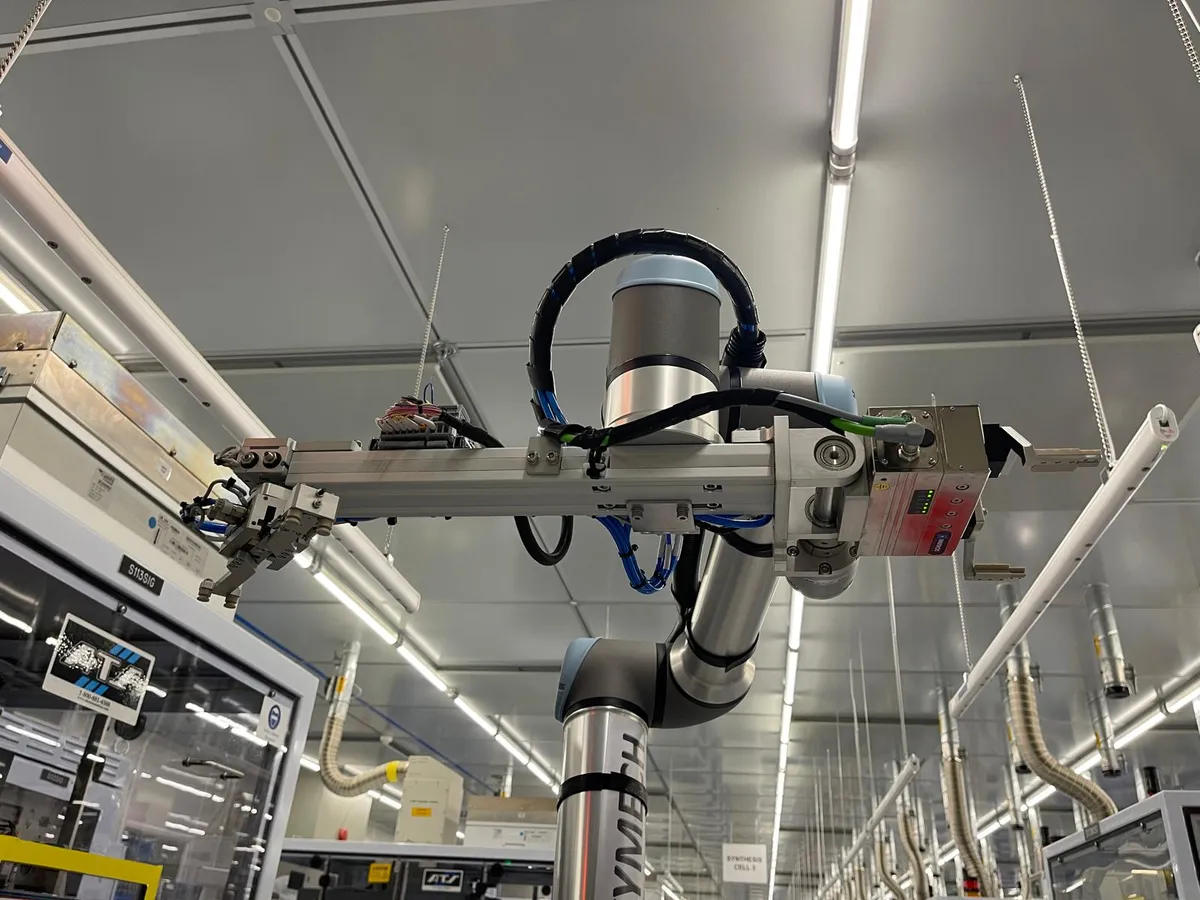 Collaborative robot cell for automated semiconductor wafer handling